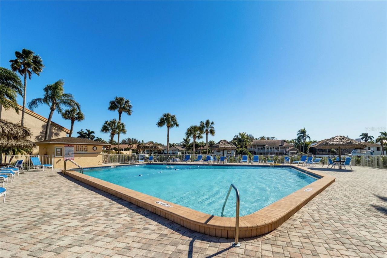 4900 Brittany Drive S, Unit 1512, Saint Petersburg, FL 33715 Photo