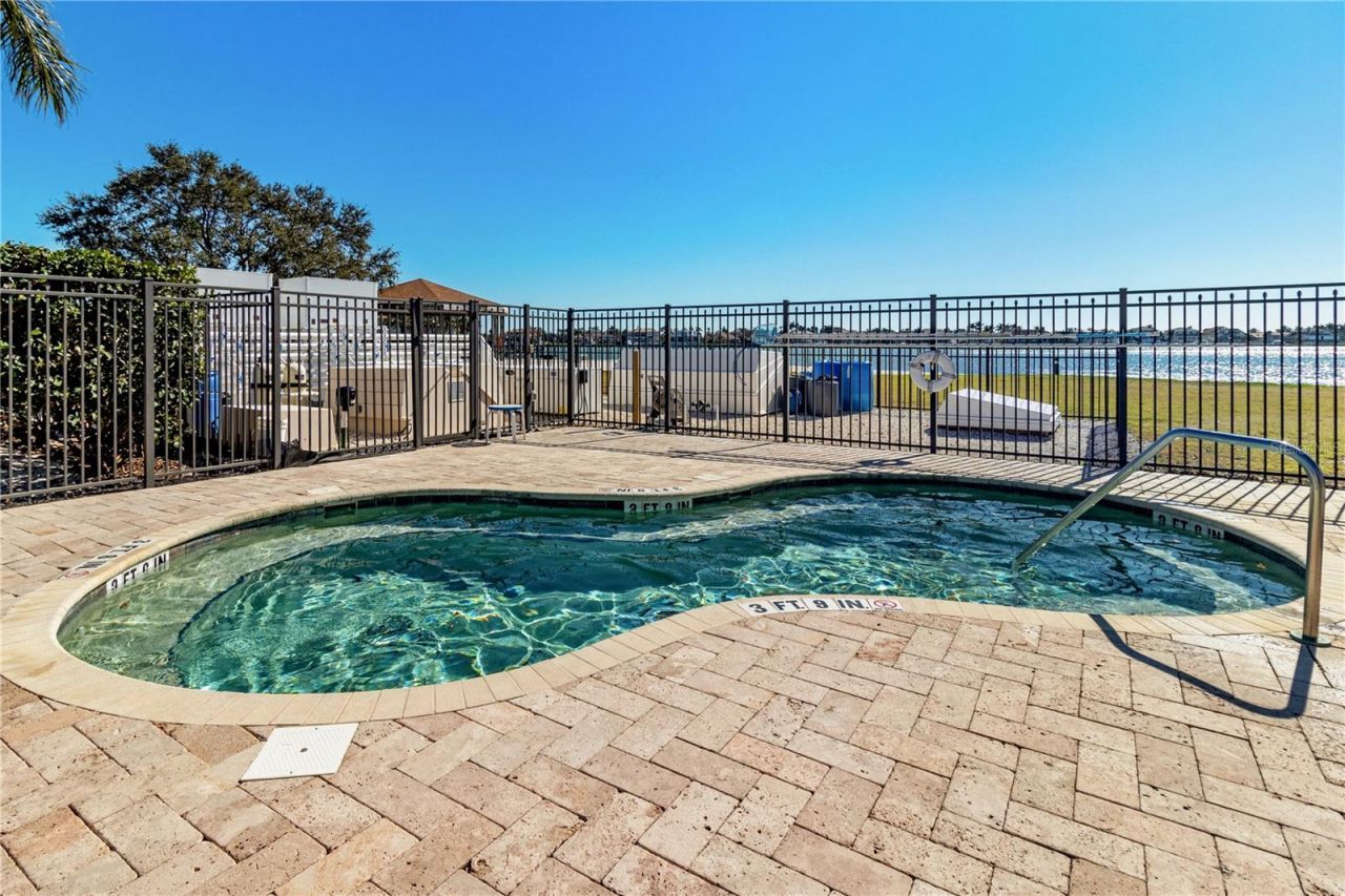 4900 Brittany Drive S, Unit 1512, Saint Petersburg, FL 33715 Photo