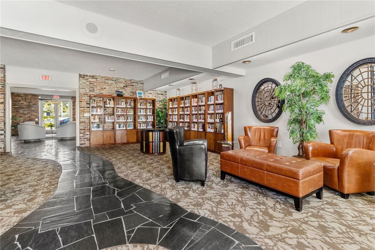 4900 Brittany Drive S, Unit 1512, Saint Petersburg, FL 33715 Photo