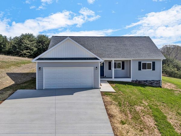 1037 Park Mountain TER, Huddleston, VA 24104