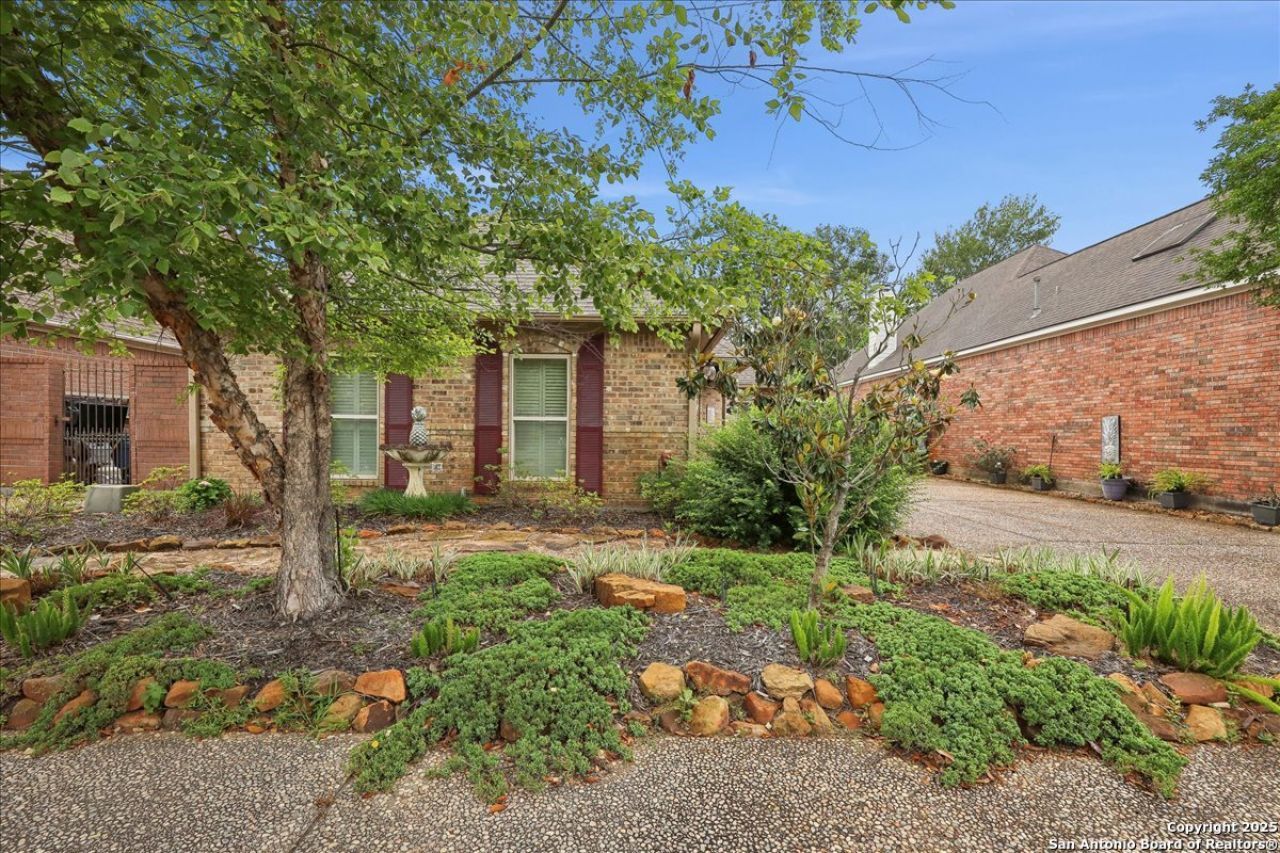 11 Regency, Orange, TX 77630 Main Photo