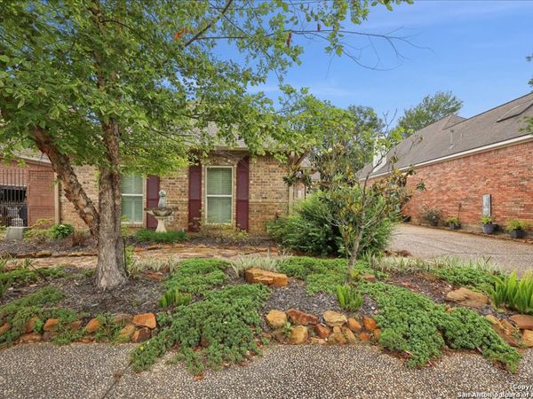 11 Regency, Orange, TX 77630