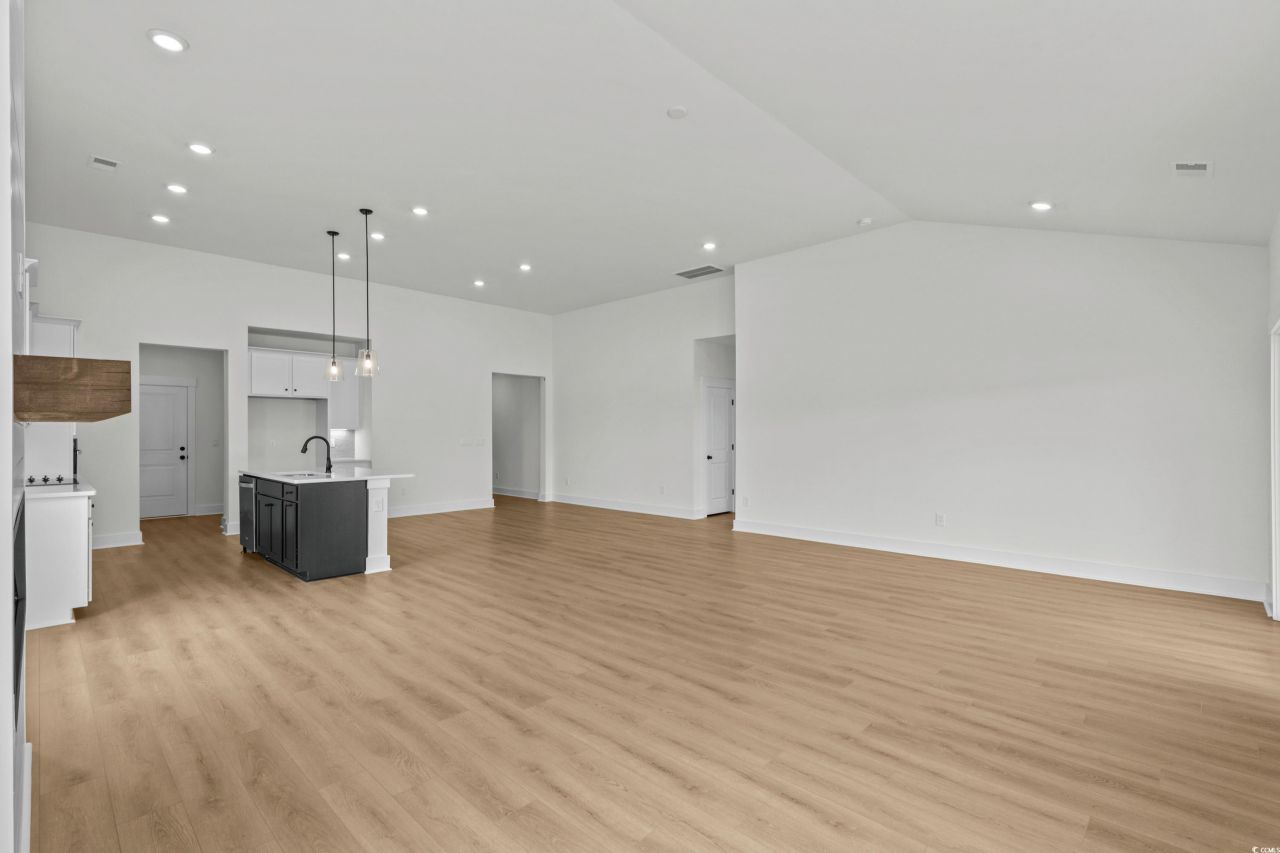 424 Joseph St Photo 6