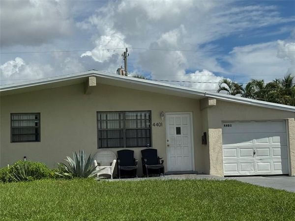 4401 NW 33rd St, Lauderdale Lakes, FL 33319
