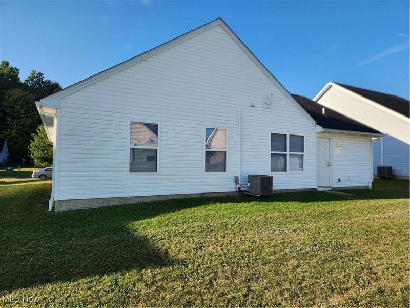 2954 Megan Circle, Youngstown, OH 44505 Photo 2