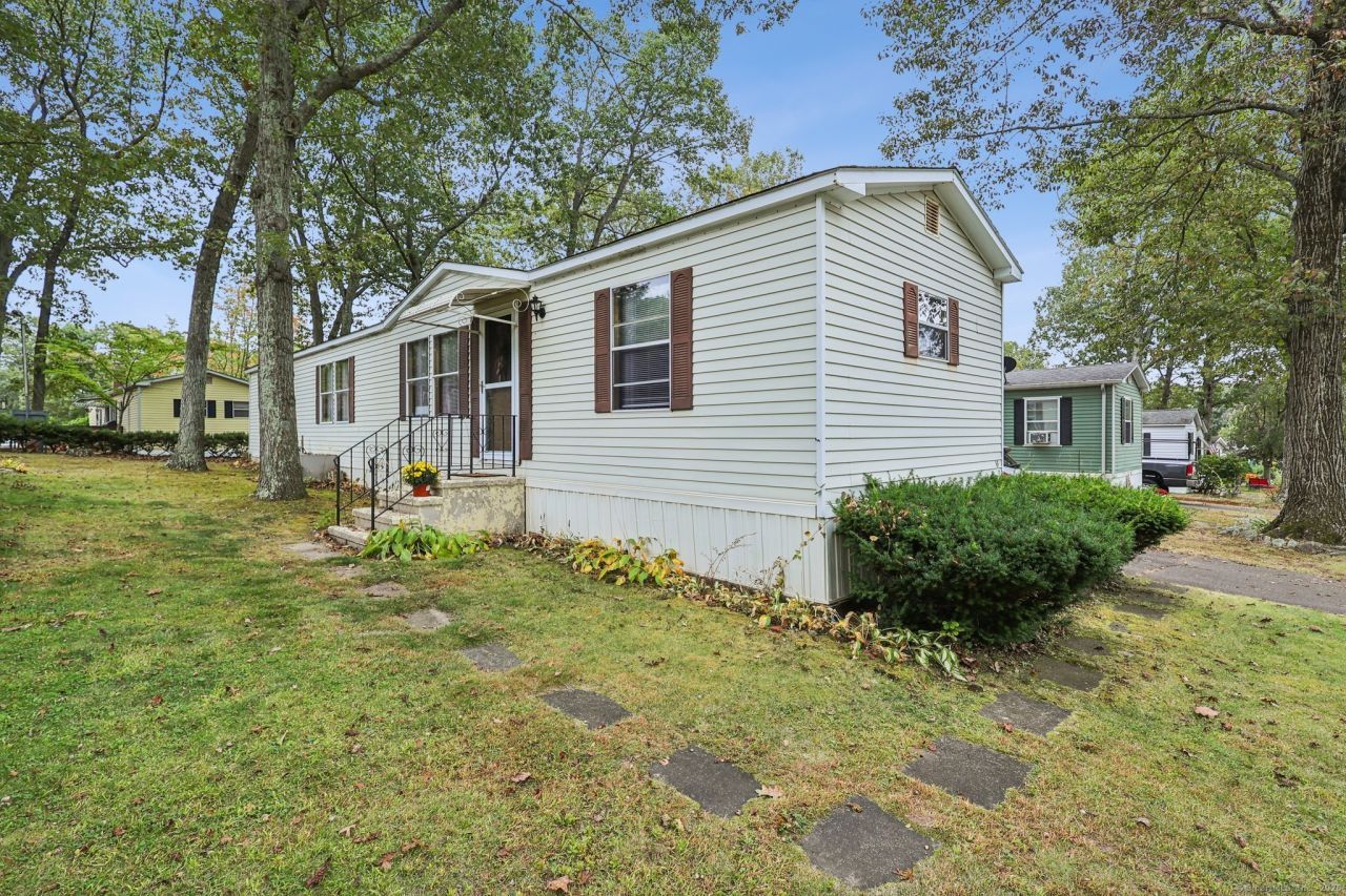 15 Stonewood, Vernon, CT 06066 Main Photo