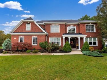 81 Hidden Oaks Court, Grand Island, NY 14072