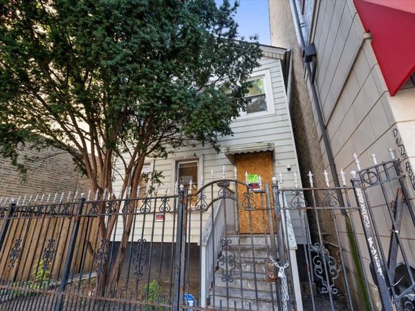 1921 W Chicago Avenue, Chicago, IL 60622