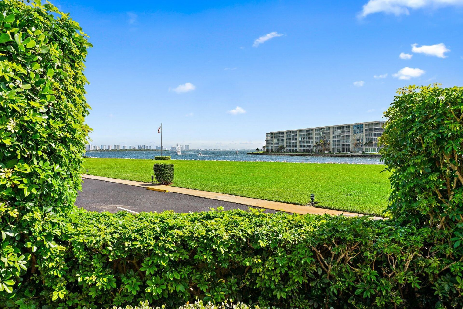 123 Lakeshore Drive, Unit 143, North Palm Beach, FL 33408 Photo