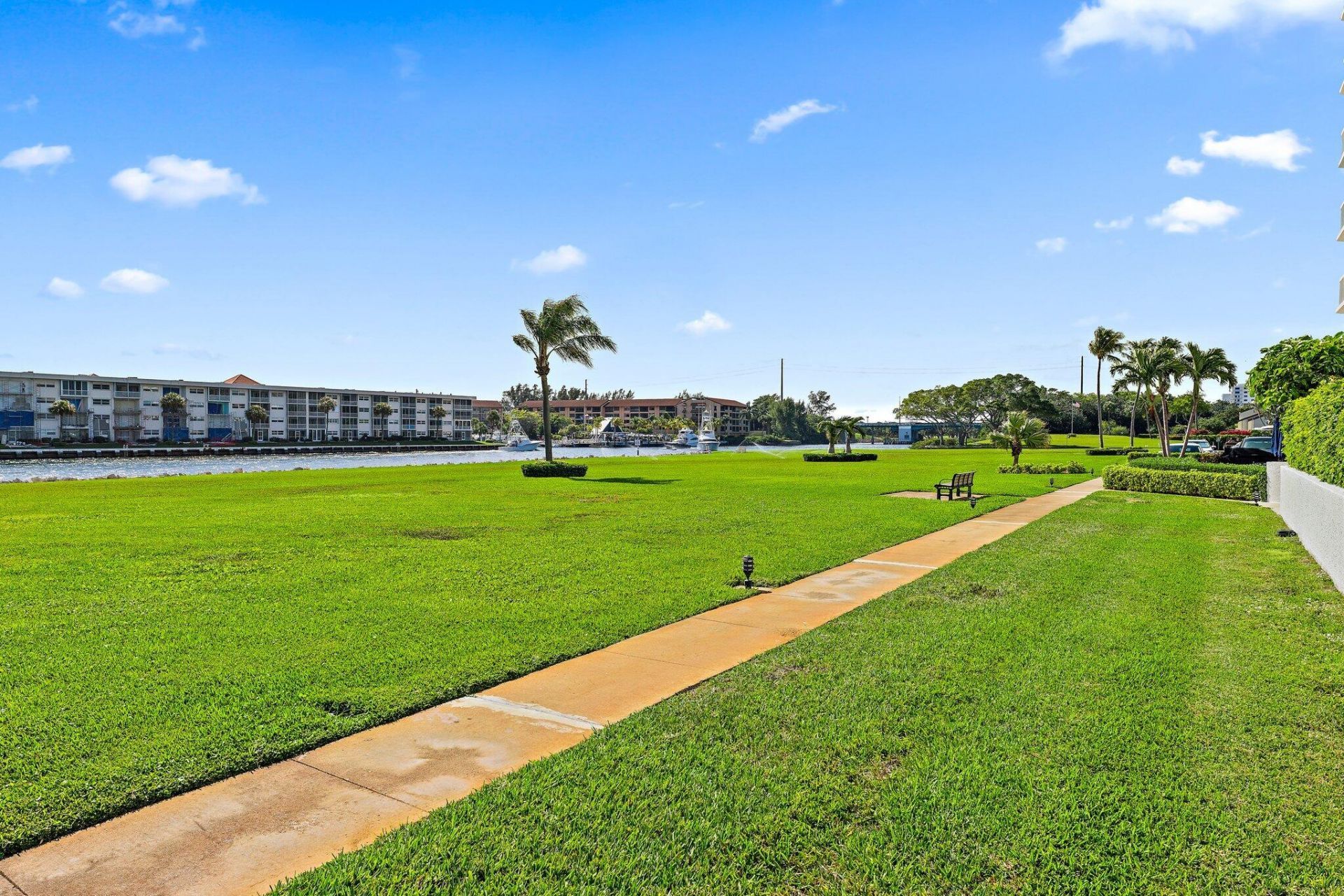 123 Lakeshore Drive, Unit 143, North Palm Beach, FL 33408 Photo