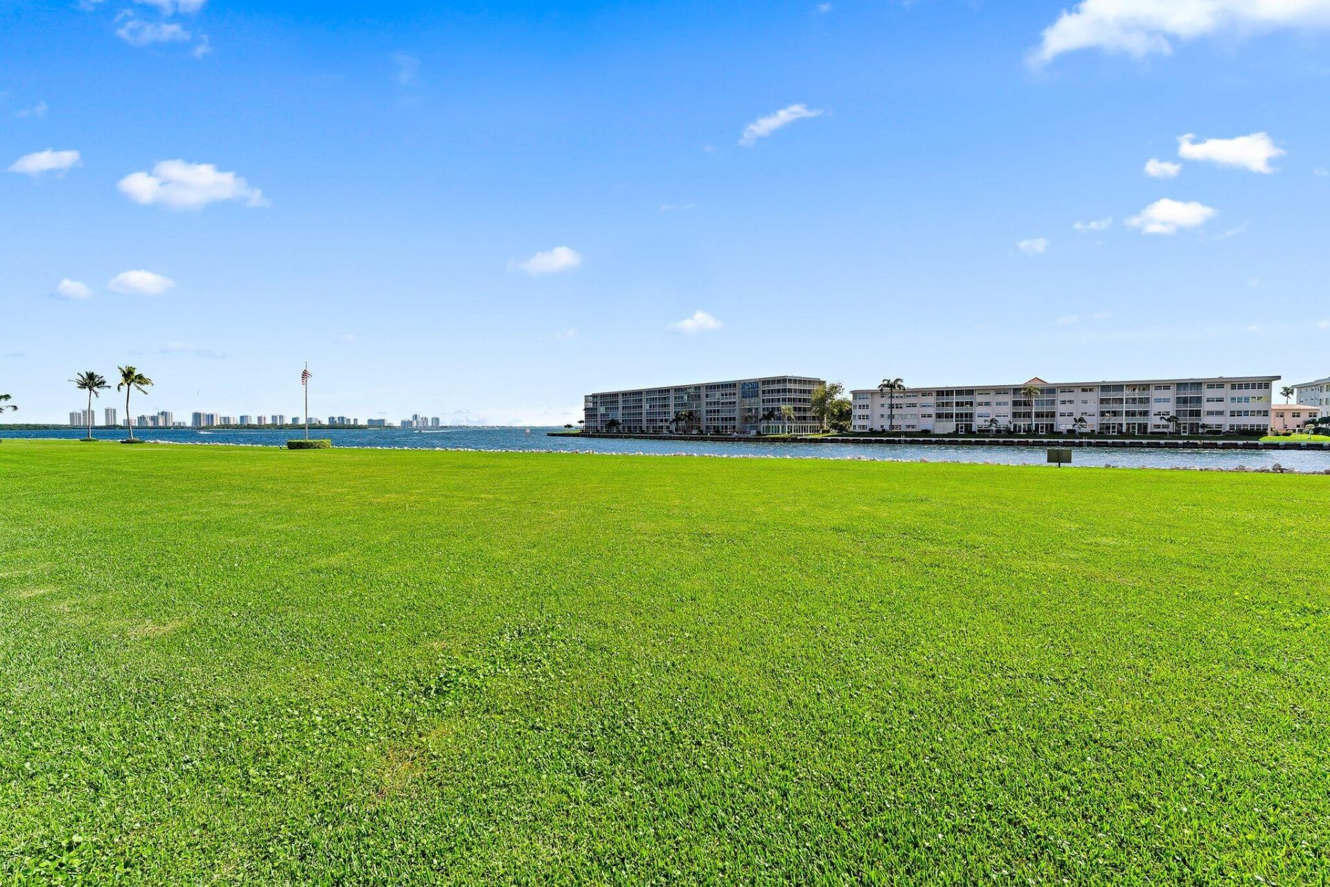 123 Lakeshore Drive, Unit 143, North Palm Beach, FL 33408 Photo