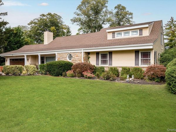 1361 E Boxwood Drive E, Hewlett Harbor, NY 11557