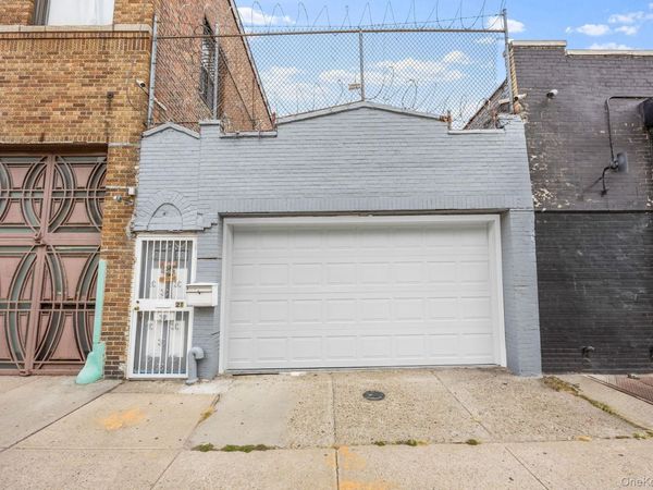 21 Thames Street, Brooklyn, NY 11206