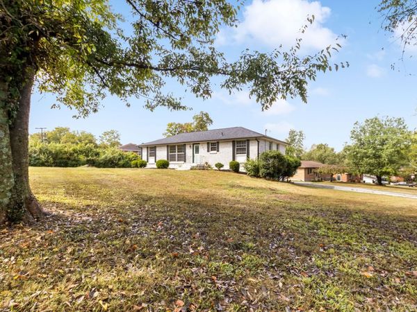 562 Walton Ferry Rd, Hendersonville, TN 37075