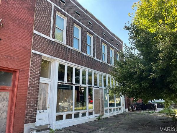 2002 Geyer Avenue, St Louis, MO 63104
