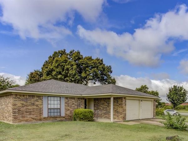 3753 Misty Meadow Drive, Fort Worth, TX 76133
