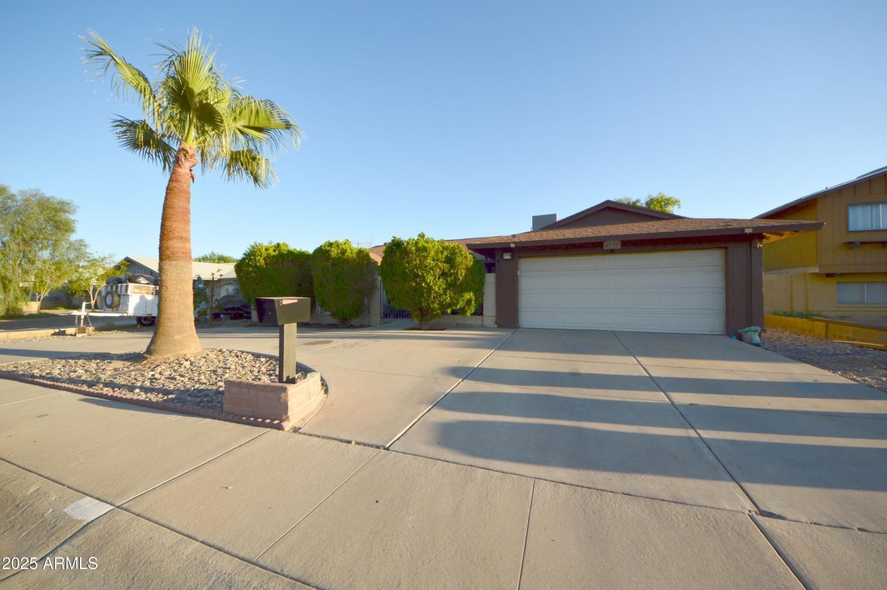6737 W Oregon Avenue, Glendale, AZ 85303 Main Photo