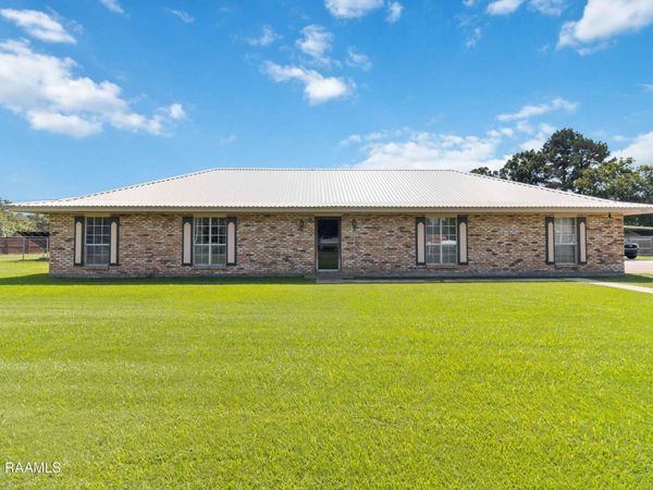 300 Belmont Drive , Opelousas, LA 70570