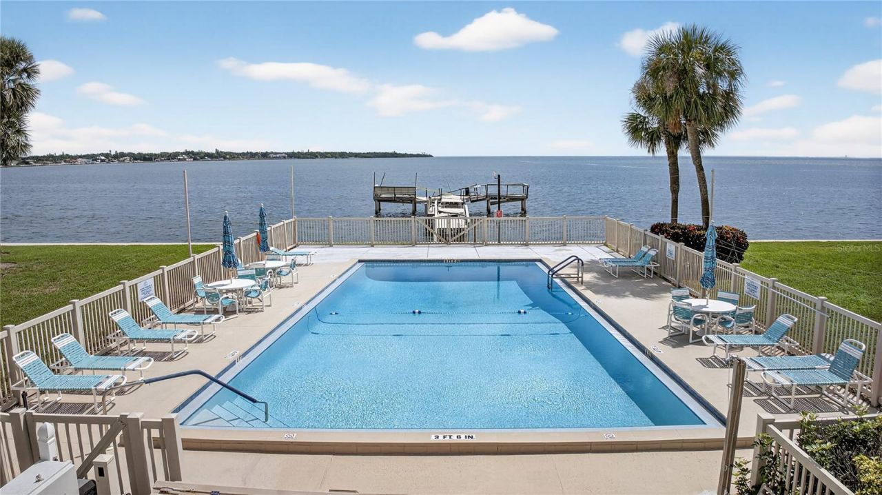 7550 Sunshine Skyway Lane S, Unit P12, Saint Petersburg, FL 33711 Photo