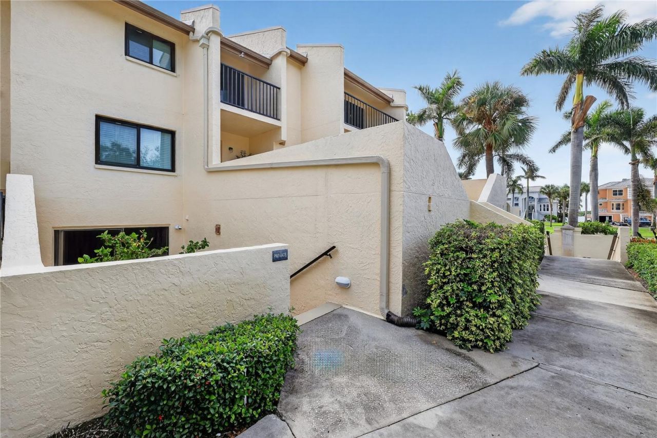 7550 Sunshine Skyway Lane S, Unit P12, Saint Petersburg, FL 33711 Photo