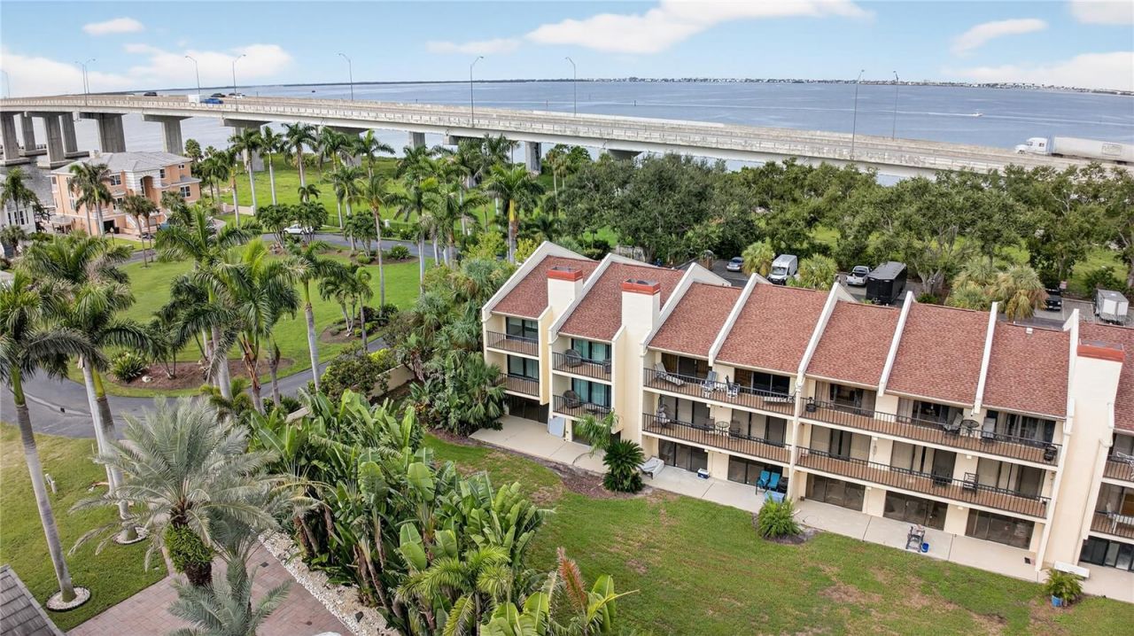 7550 Sunshine Skyway Lane S, Unit P12, Saint Petersburg, FL 33711 Photo