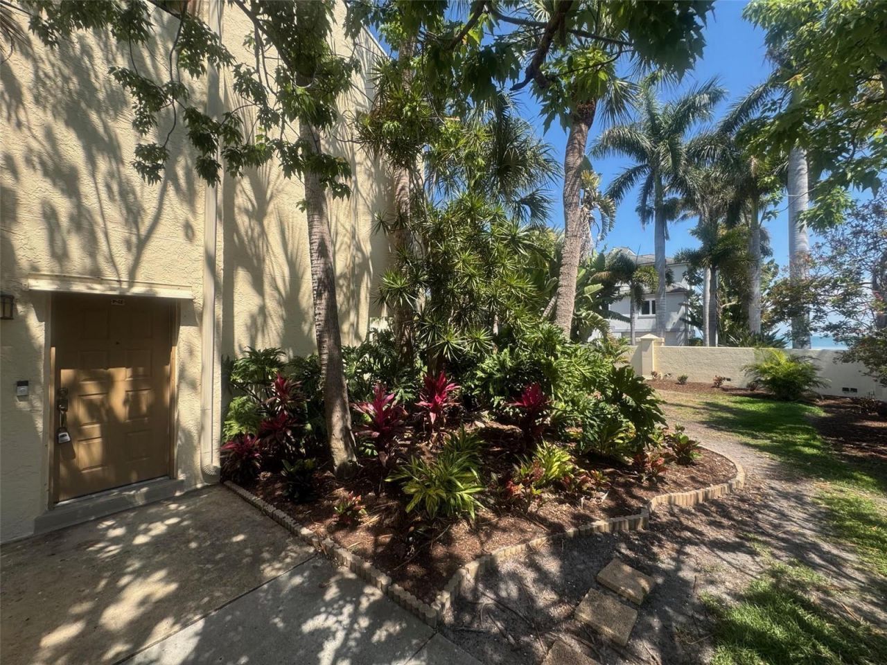 7550 Sunshine Skyway Lane S, Unit P12, Saint Petersburg, FL 33711 Photo