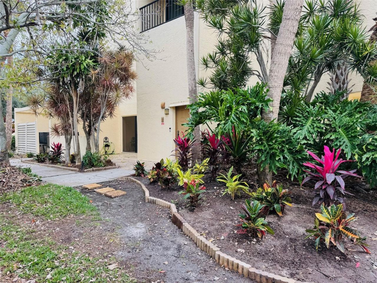 7550 Sunshine Skyway Lane S, Unit P12, Saint Petersburg, FL 33711 Photo