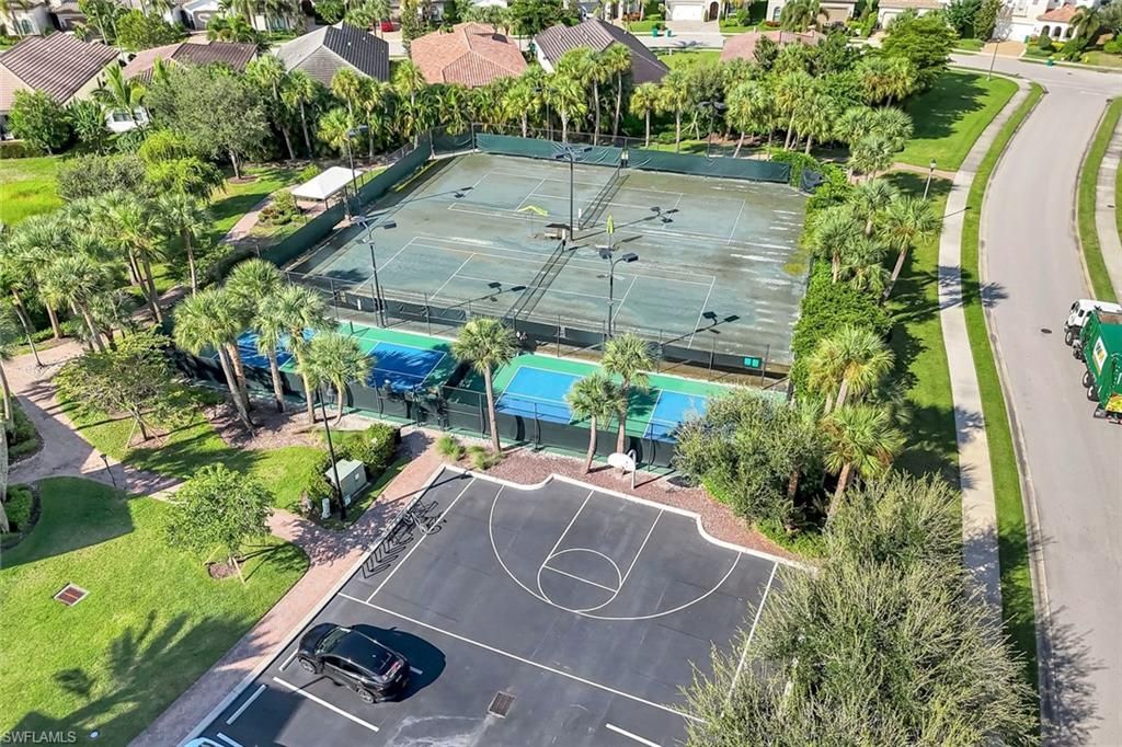 9445 Glenforest Dr, Naples, FL 34120 Photo