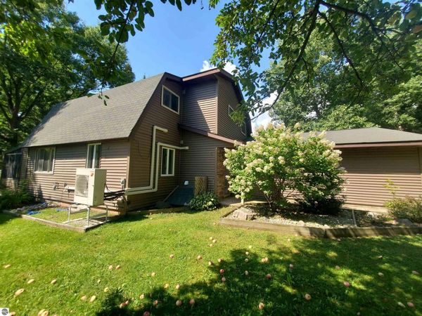 1167 Taxiway Hotel S, Lake City, MI 49651