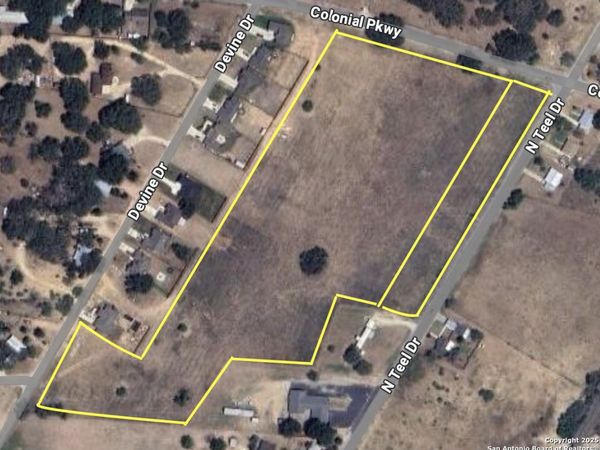 00 Colonial Pkwy, Devine, TX 78016