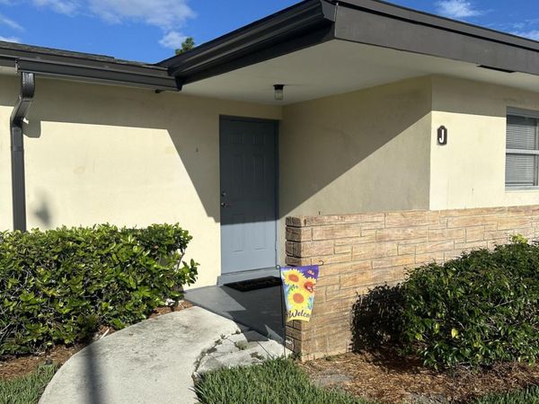 2911 Ashley Drive W, Unit J, West Palm Beach, FL 33415
