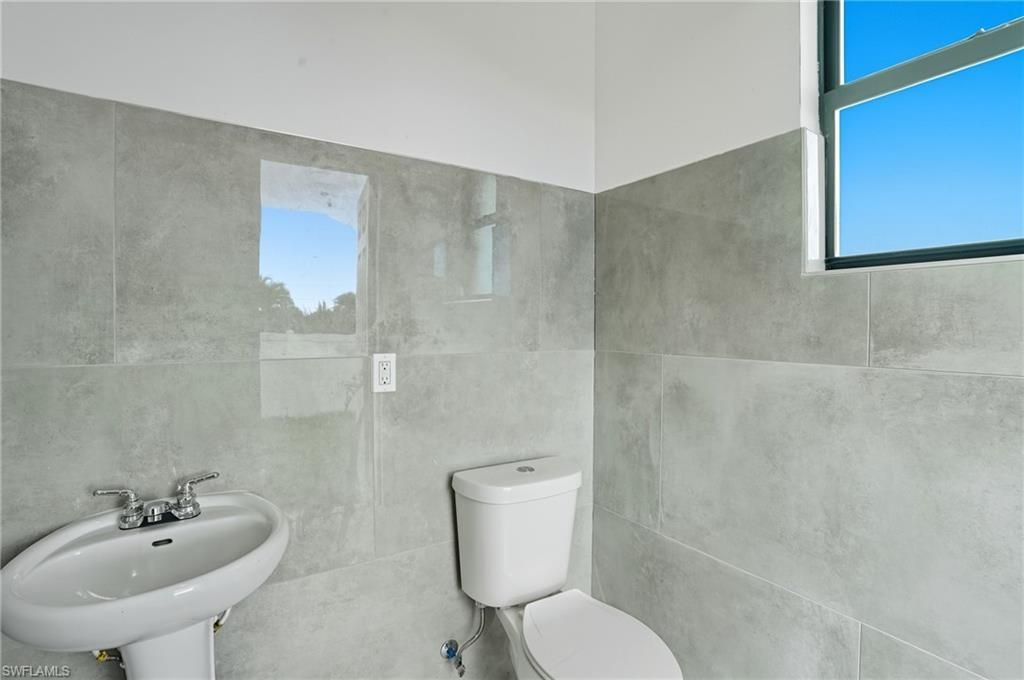 2314 NW 33rd Pl, Cape Coral, FL 33993 Photo