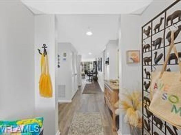 21 Bluebill AVE, Unit B905, NAPLES, FL 34108