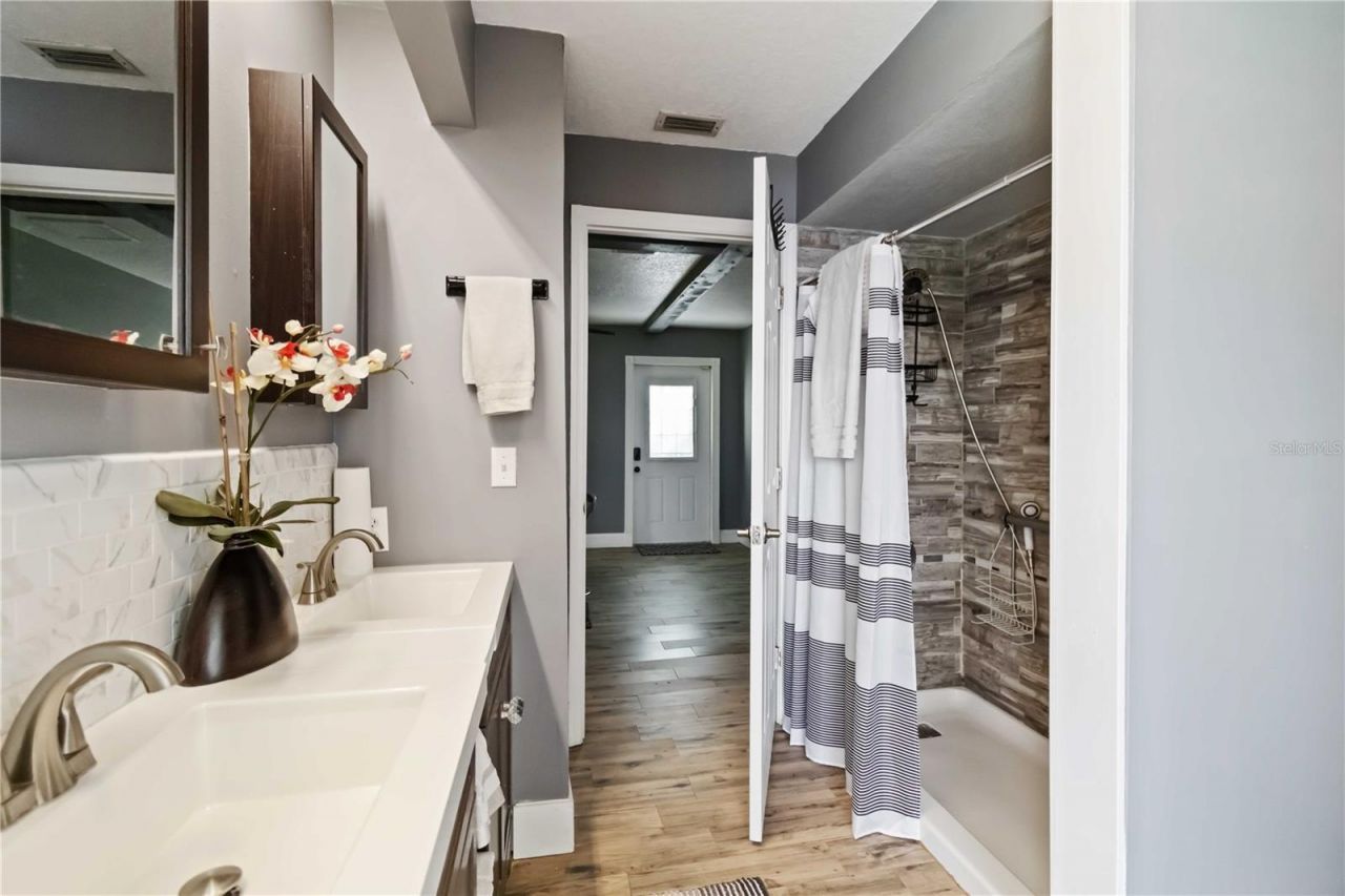 4913 37th Street East, Bradenton, FL 34203 Photo