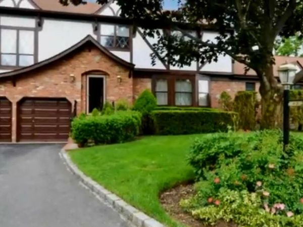 45A Pelican Court, Syosset, NY 11791