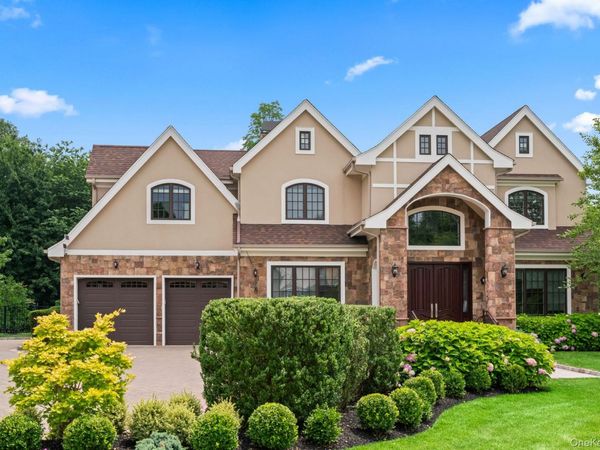 11 Buckingham Court, Muttontown, NY 11791