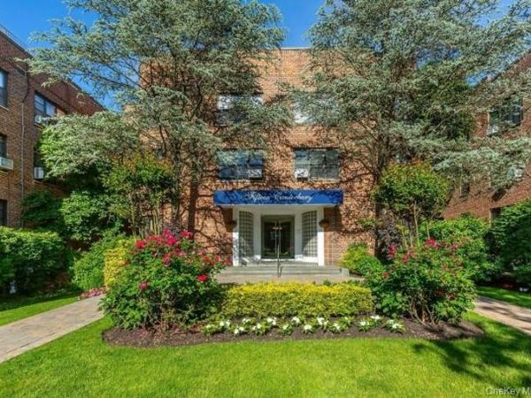 15 Canterbury Road, Unit D13, Great Neck, NY 11021