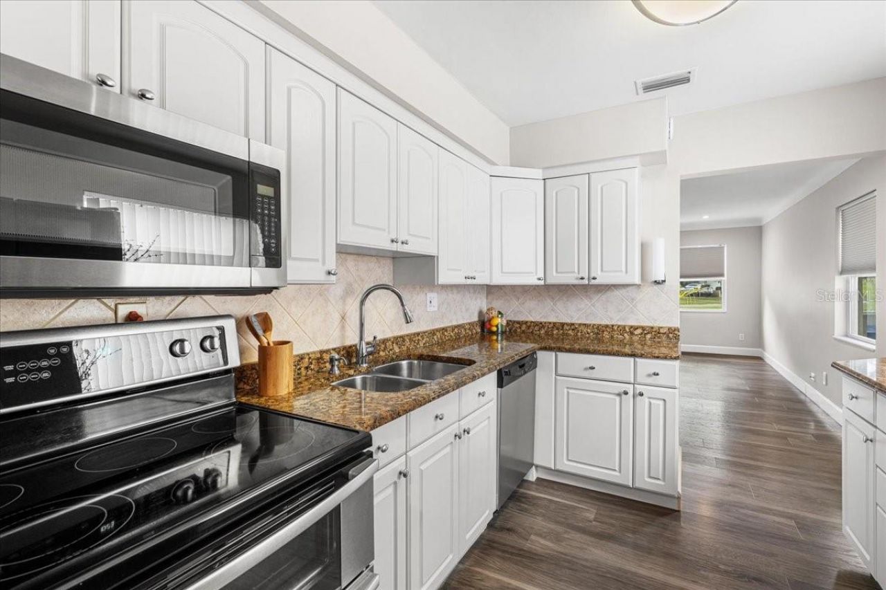 819 Southwest Boulevard N, Saint Petersburg, FL 33703 Photo