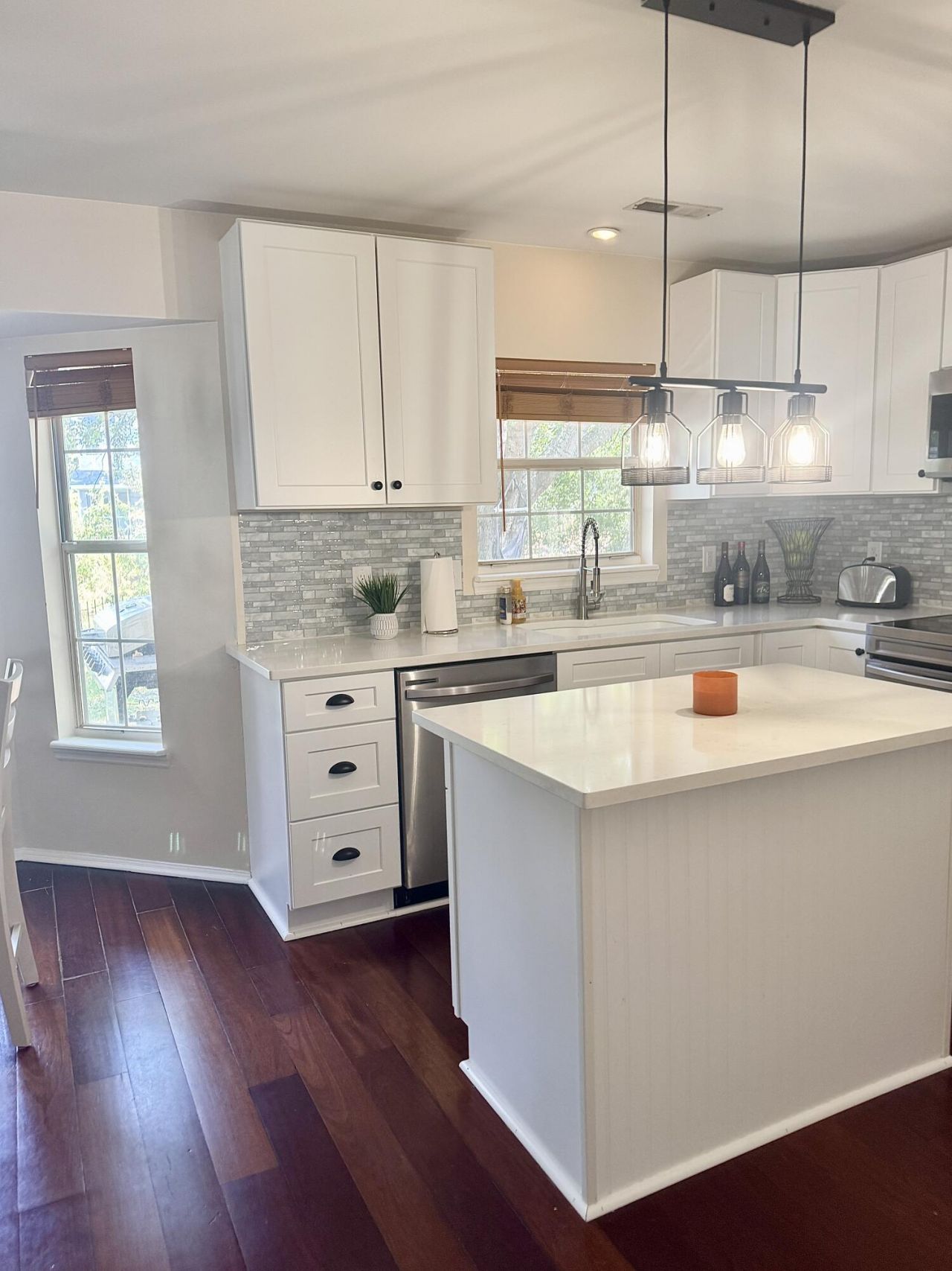 1901 Oak Tree Lane Photo 14