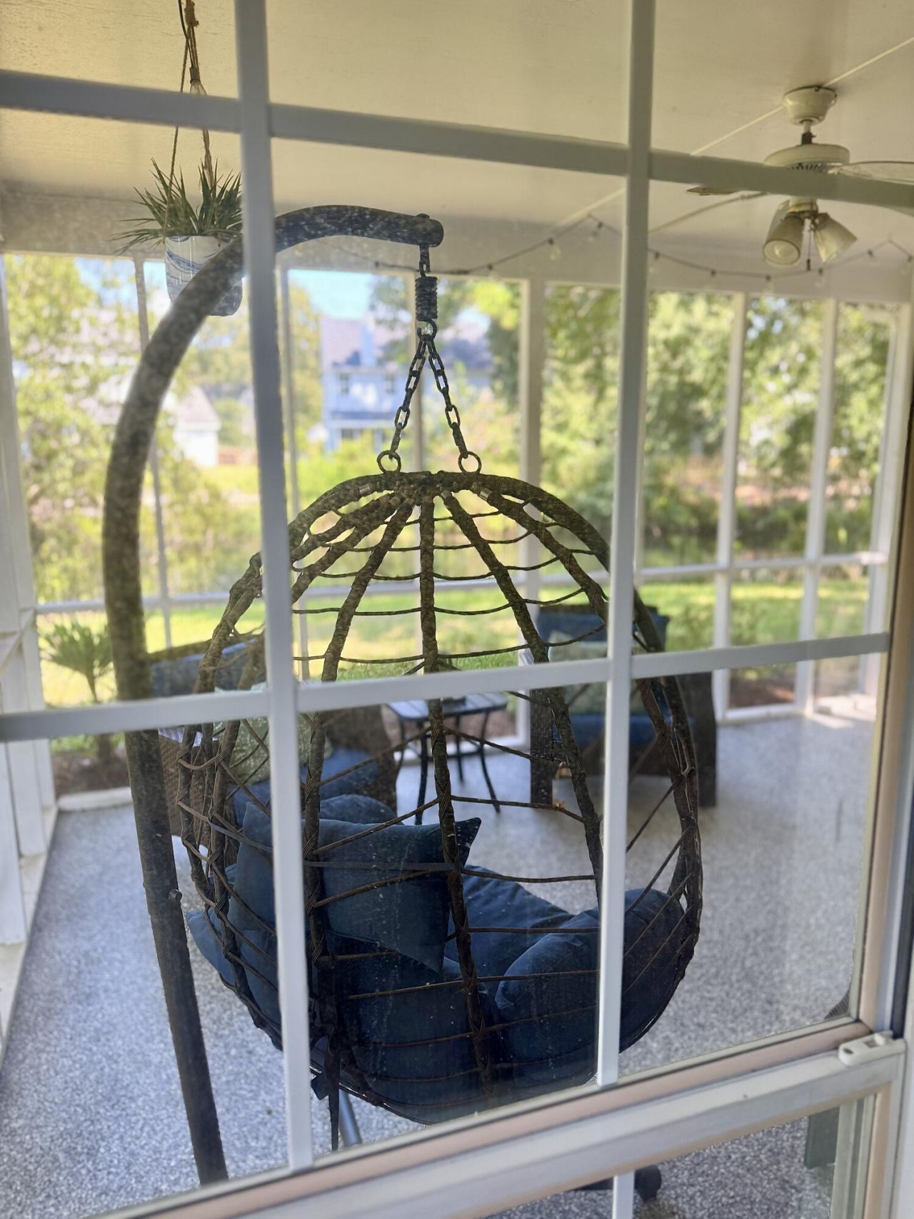 1901 Oak Tree Lane Photo 16