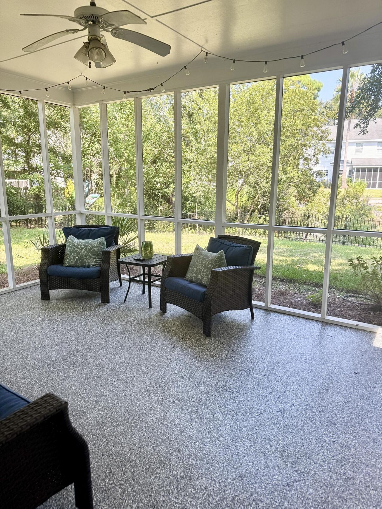 1901 Oak Tree Lane Photo 17