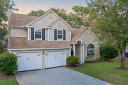 1901 Oak Tree Lane photo 4