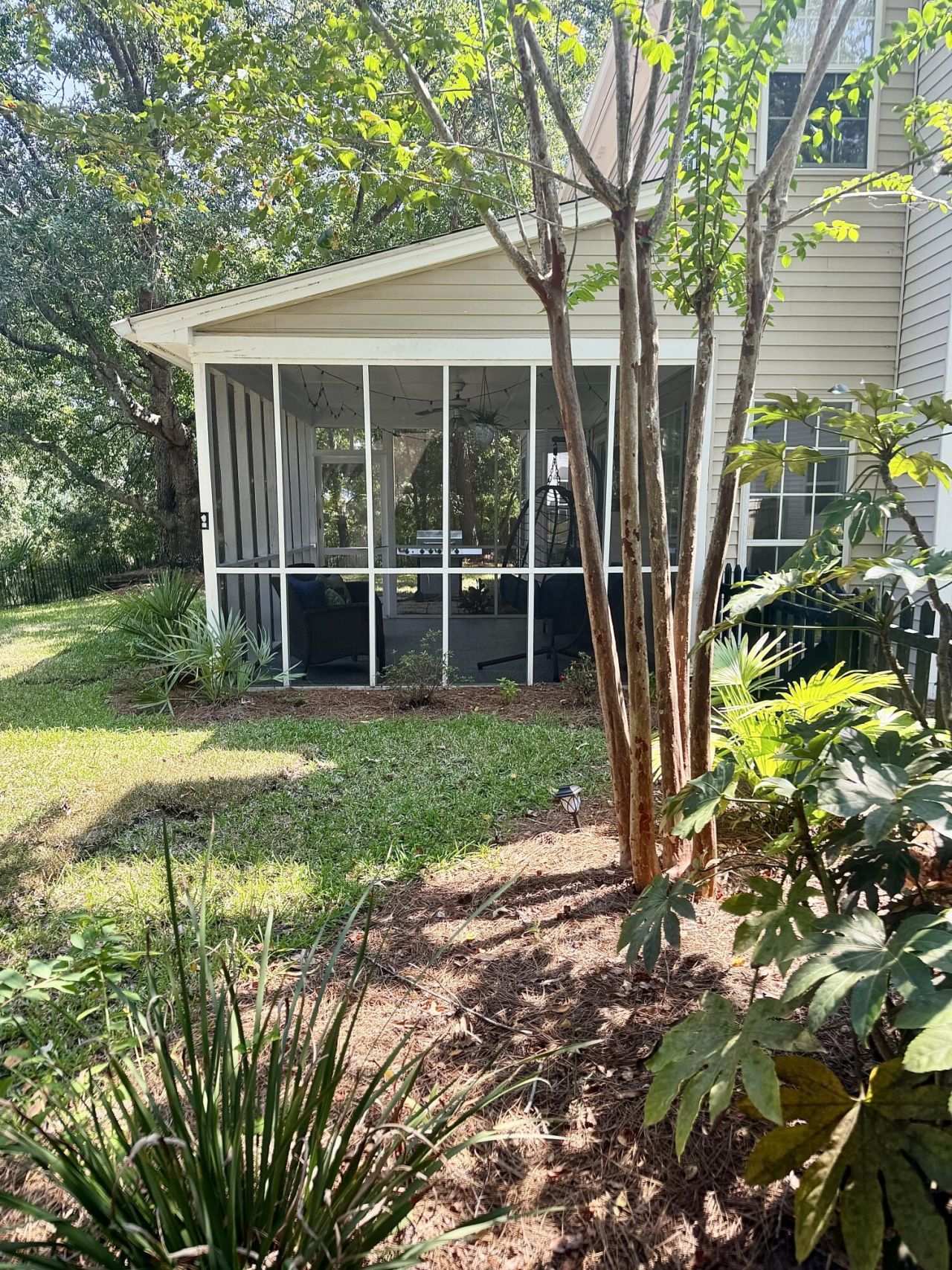 1901 Oak Tree Lane Photo 20