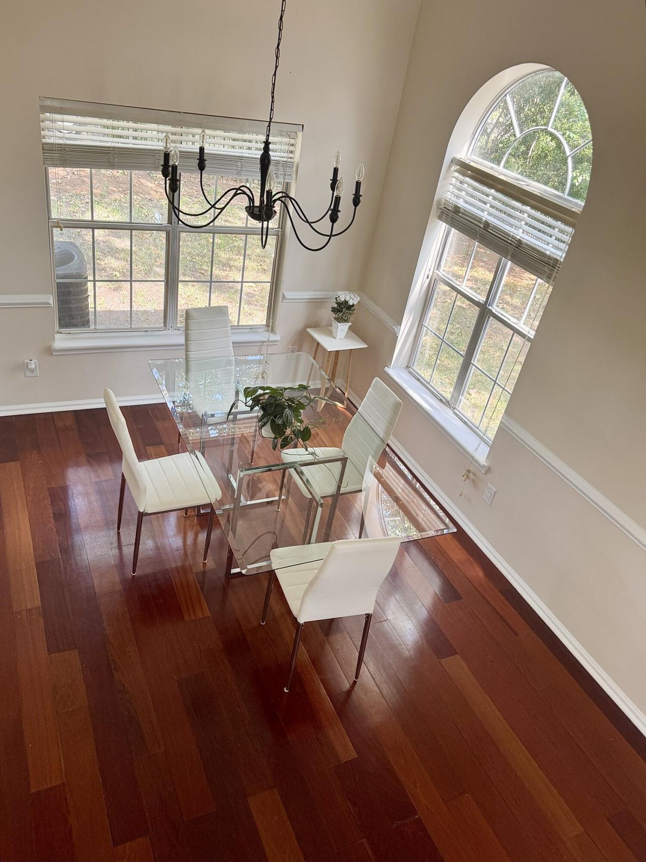 1901 Oak Tree Lane Photo 22