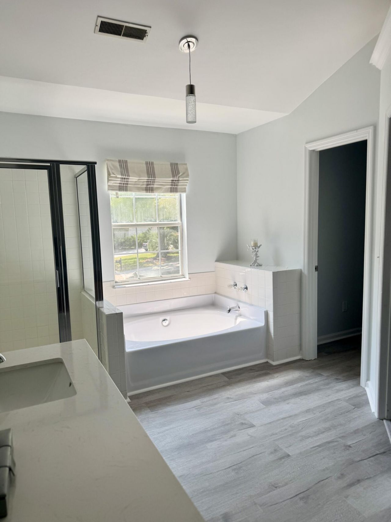 1901 Oak Tree Lane Photo 28