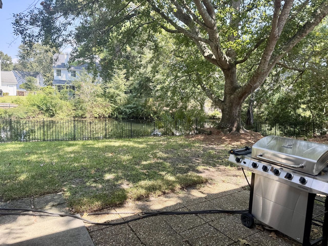 1901 Oak Tree Lane Photo 32