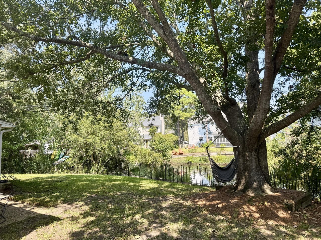 1901 Oak Tree Lane Photo 34