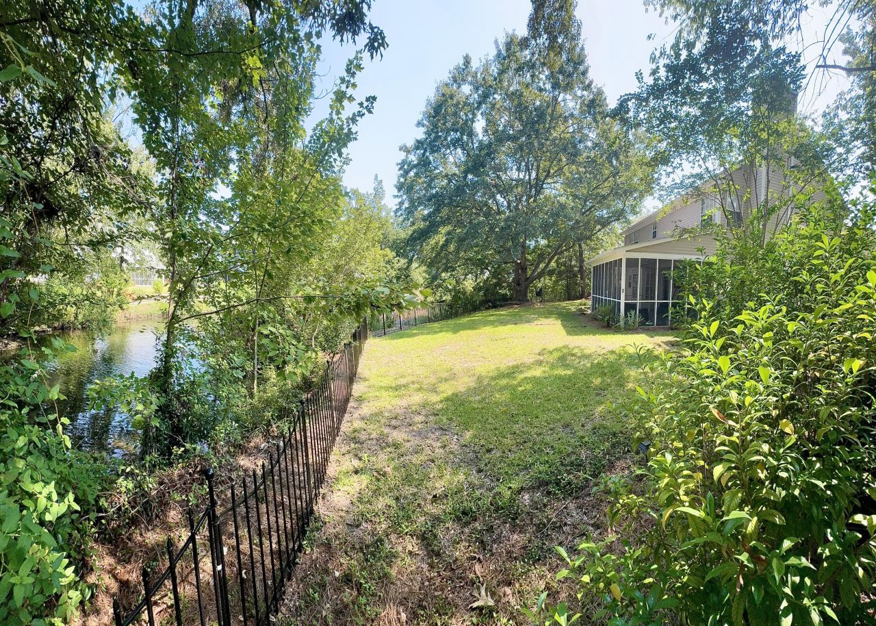 1901 Oak Tree Lane Photo 35