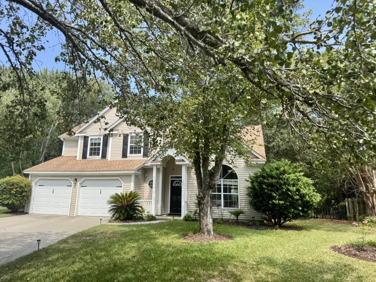 1901 Oak Tree Lane Photo 41