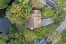 1901 Oak Tree Lane photo 4